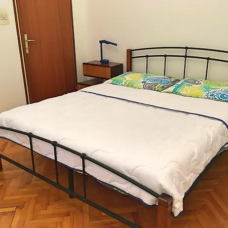 Апартаменты Free Parking, Wifi, Aircool, Terrace, Living & Bedroom