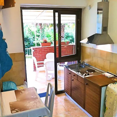 Free Parking, Wifi, Aircool, Terrace, Living & Bedroom * Ловран