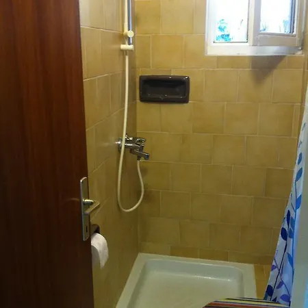 Free Parking, Wifi, Aircool, Terrace, Living & Bedroom Ловран