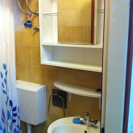 Free Parking, Wifi, Aircool, Terrace, Living & Bedroom Ловран