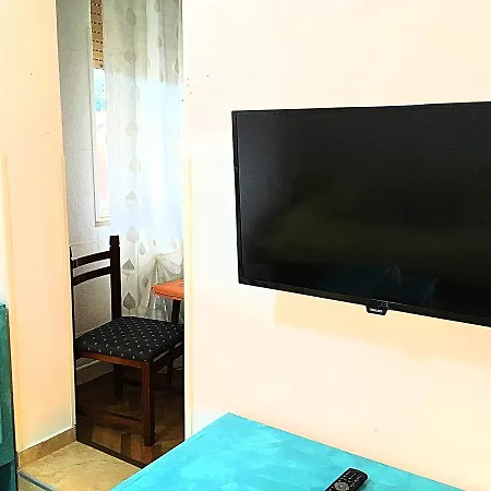Апартаменты Free Parking, Wifi, Aircool, Terrace, Living & Bedroom *