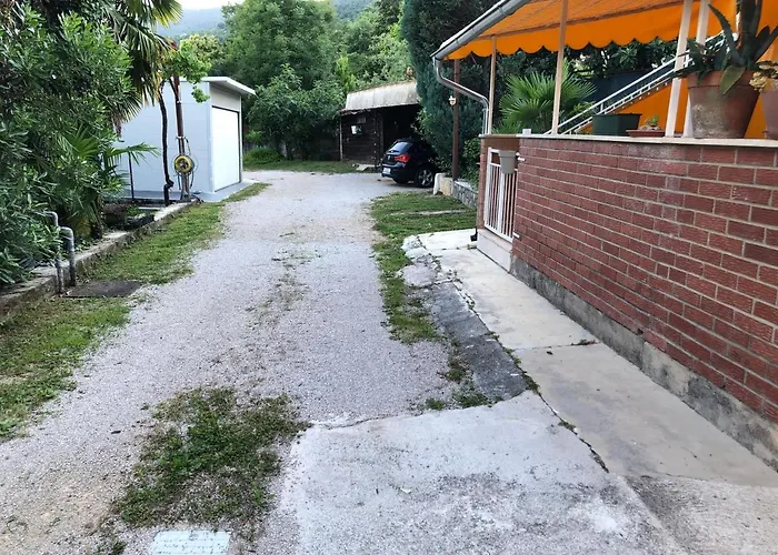 Orthopedic Center Near With Free Parking, Quite And Privately * Lovran