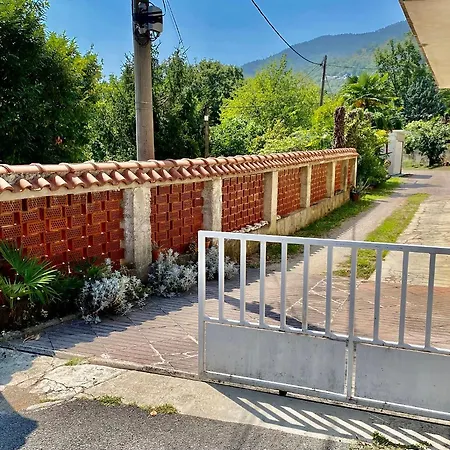 Great Holiday - Cash Pay, Security Parking, Terrace, Wifi, Aircool, Kitchen