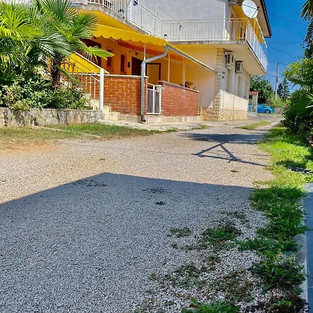 Great Holiday - Cash Pay, Security Parking, Terrace, Wifi, Aircool, Kitchen شقة *