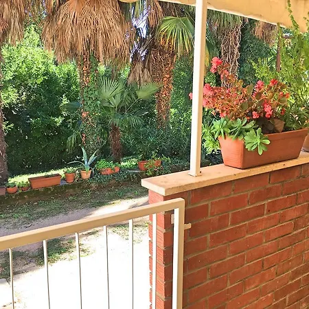 Great Holiday - Cash Pay, Security Parking, Terrace, Wifi, Aircool, Kitchen
