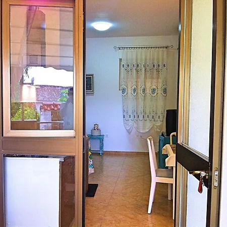 Great Holiday - Cash Pay, Security Parking, Terrace, Wifi, Aircool, Kitchen *